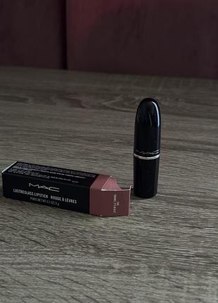Mac cosmetics   зволожуюча помада у відтінку thanks, it's mac!