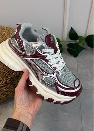 Кроссовки женские