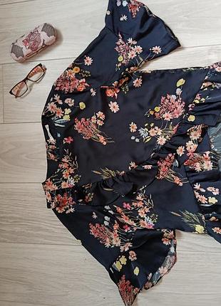 Шовкова блуза з гарними рюшами