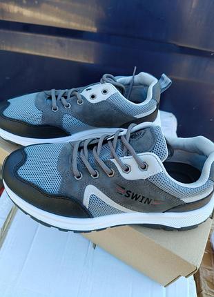 Чоловічі кросівки