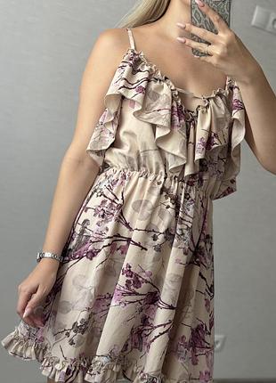 Гарнюща сукня у квітку 3