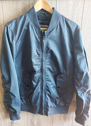 Чоловічій бомбер