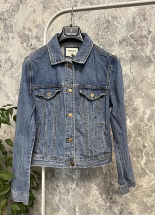Джинсовка куртка синя рвана джинсова сорочка forever 21