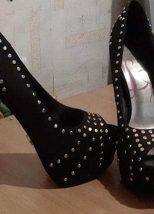 Туфли та высоком каблуке