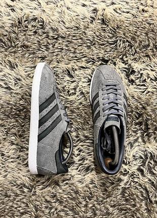 Adidas tobacco