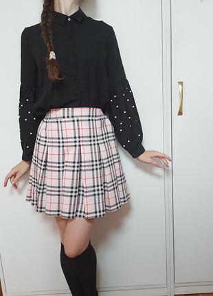 Блуза с рукавами буфами и жемчугом