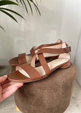 Сандалі шкіряні оригінал ecco flat 208413 рр.38