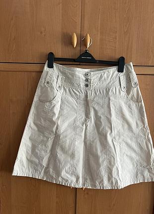 Жіночна світла юбка