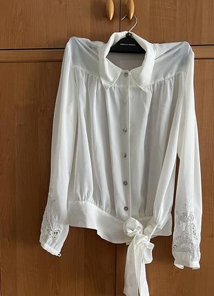 Жіночна блузка цікавого фасону