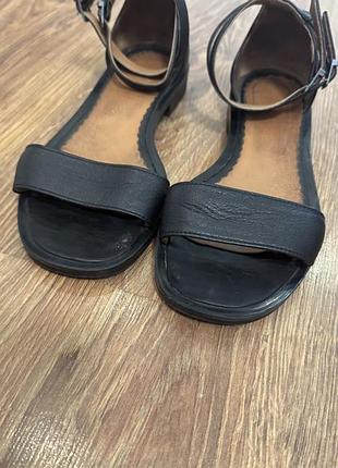 Шкіряні босоніжки