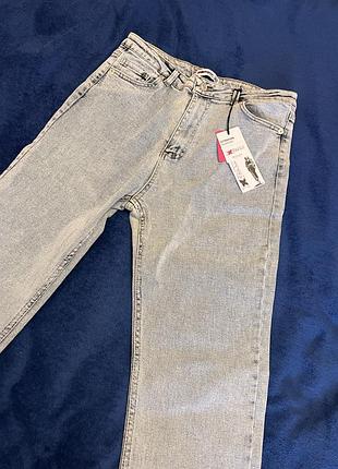 Джинси з розрізами