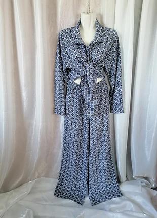 Костюм принт абстракція малюнок  красиві ніжні кольори сірій бірюзовий і бузковий  чіткий насичений малюнок  сорочка на кнопках  довгі штани палаццо в