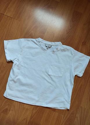 Гарна біла футболка з кишенькою miss e-vie