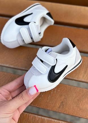 Кросівки для діток