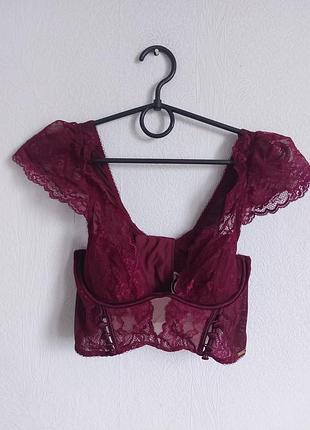 Кружевной интересный бюстгальтер