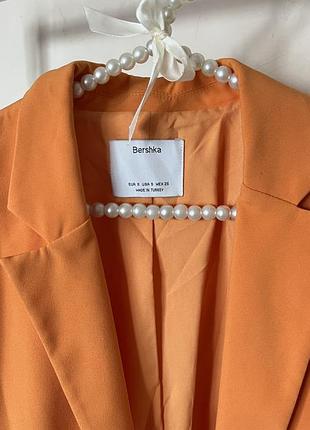 Жіночий піджак помаранчевого кольору