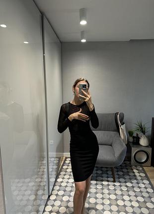 Облягаюча сукня по фігурі