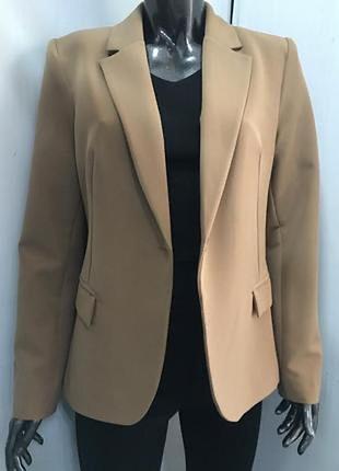 Жакет із класичним кроєм