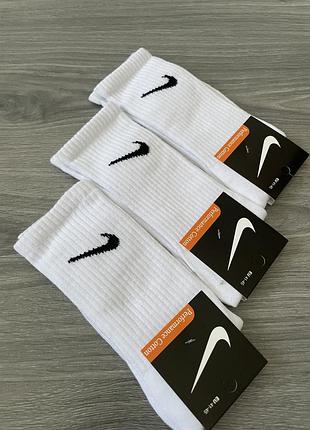Шкарпетки nike для спорту та повсякденного стилю.