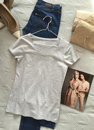 Серая базовая футболка хлопок с v образным вырезом в размере s