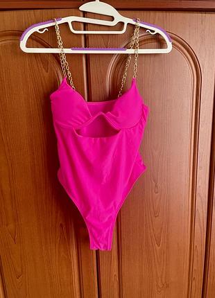 Гарний яскравий купальник