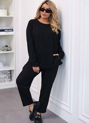 Женский костюм с брюками и кофтой