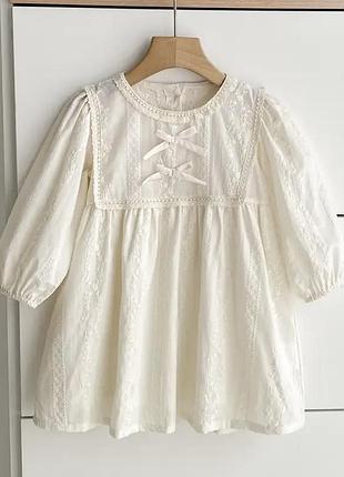 Дуже гарна сукня з вишивкою