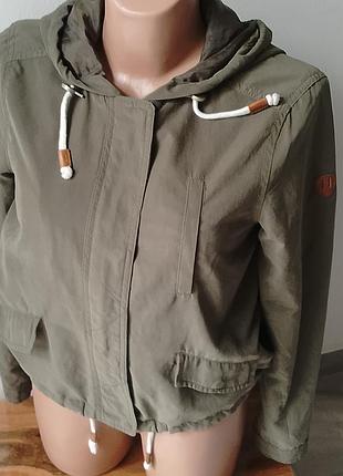 Ветрівка легенька жіноча