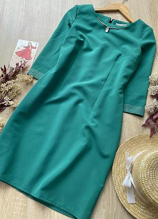 Класичне зелене плаття травяного кольору строгий крій
