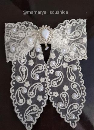 Белый кружевной бант праздничный школьный пейсли