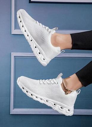 Белые женские текстильные кроссовки