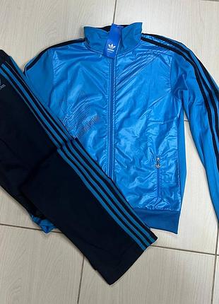 Костюм женский голубой,