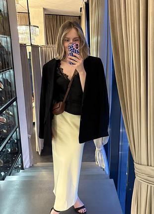 Атласна спідниця zara вершкового кольору міді