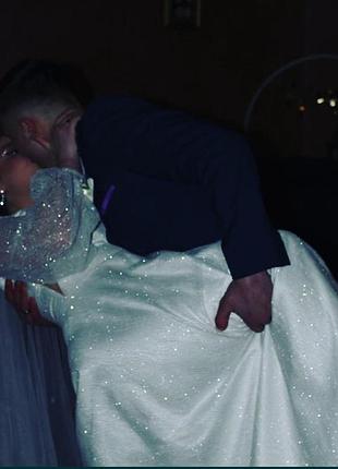 Весельное платье, размер 48, будет также на 46, новое из салона.