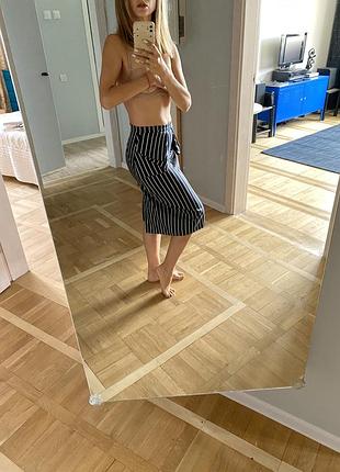River island спідниця олівець у смужку . з деталями баска