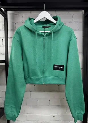 Утепленная короткая худи pretty little thing зеленая (12345744)