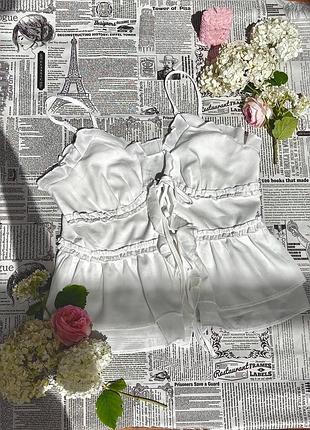 Білий ніжний топ на тонких бретелях shein