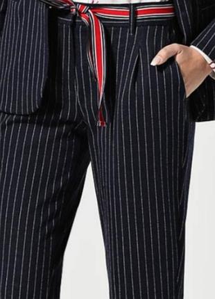Классические брюки в полоску