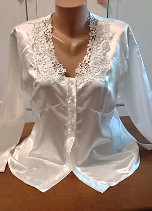 Мила атласна блузка