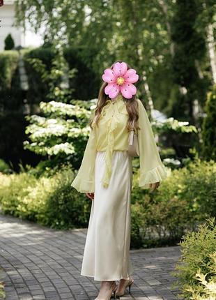 Неймовірна спідниця кольору шампань