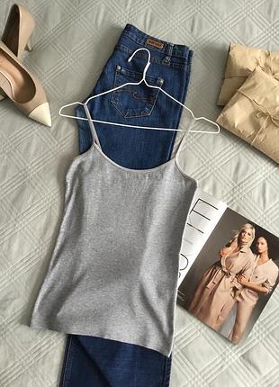 Базовая серая майка хлопок с эластаном на тонких бретелях в размере 12