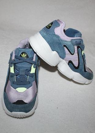 Кроссовки фирмы adidas 29 размер по стельке 18.8 см