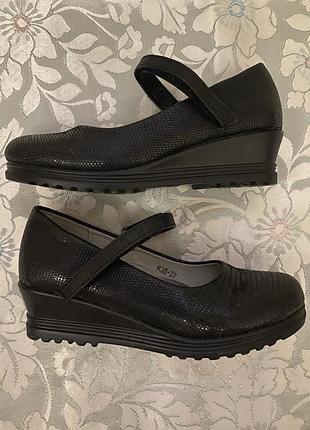 Туфлі для дівчинки, на платформі, розмір 32.