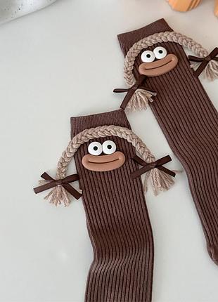 Коричневі дитячі шкарпетки 4113 з мультяшними мордочками бавовняні гольфи в рубчик до коліна з косичками