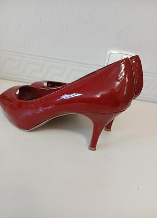 Вишневые лакированные туфли steve madden р.39 (25.5 cм)