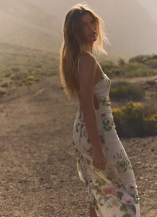 Жіноча сукня міді з квітковим принтом і воланами zara розмір с м