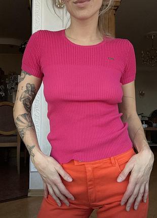 Футболка вʼязана daquared