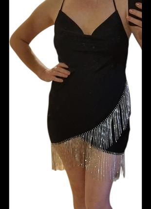 Черное платье с цепочками-бахромой и открытыми плечами h&amp;m, новое без бирки.