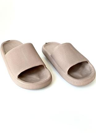 Шльопанці жіночі