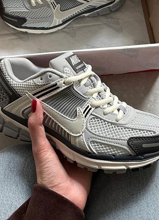 ➡️ nike air zoom vomero 5 grey black